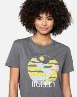Breeze Washed Relaxed Girlfriend Short Sleeve T-Shirt -HURLEY Sales 3hs159b0539 castlerock 4
