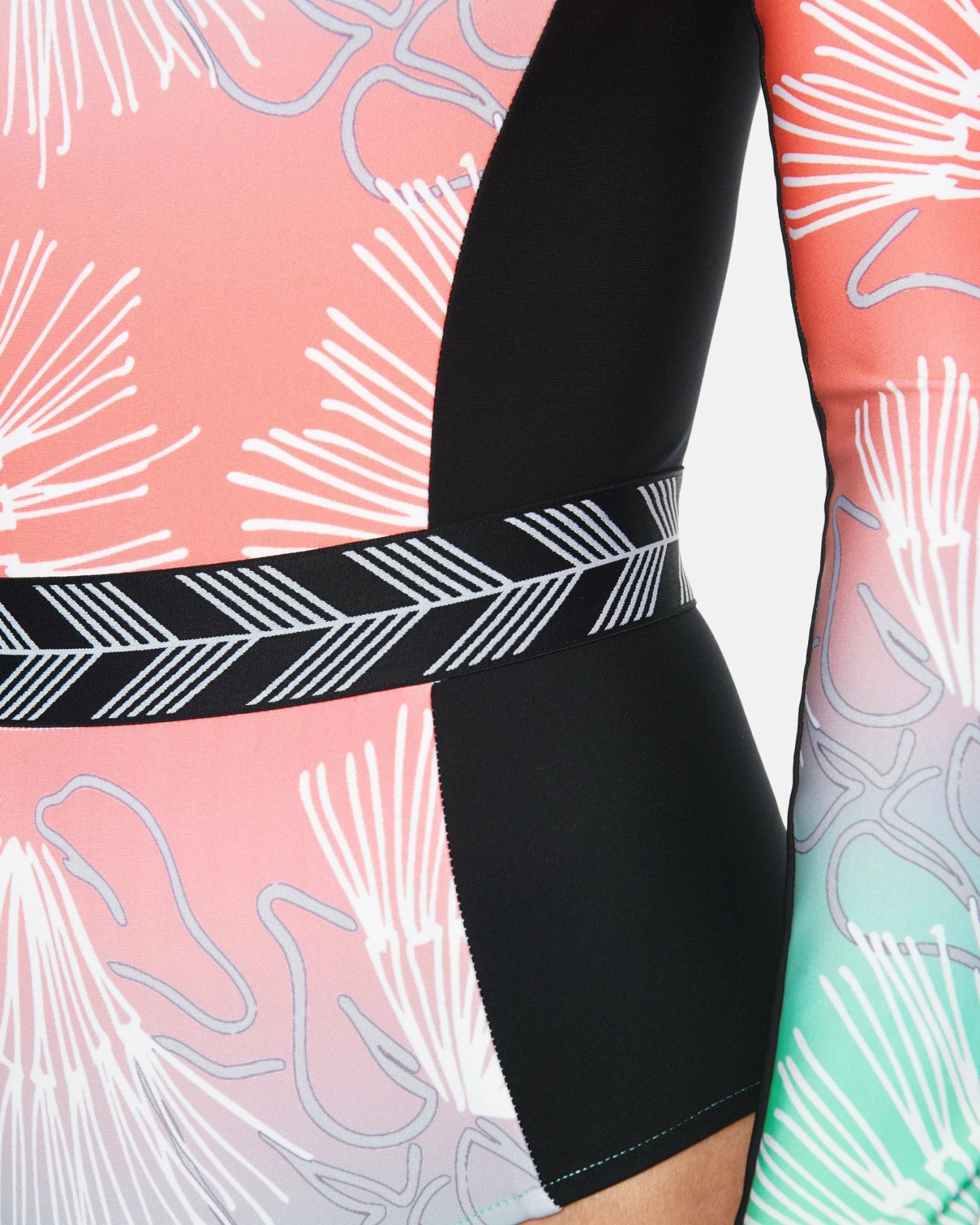 HURLEY Sig Zane Wailehua Surf Suit 6 HURLEY Sig Zane Wailehua Surf Suit - Image 4